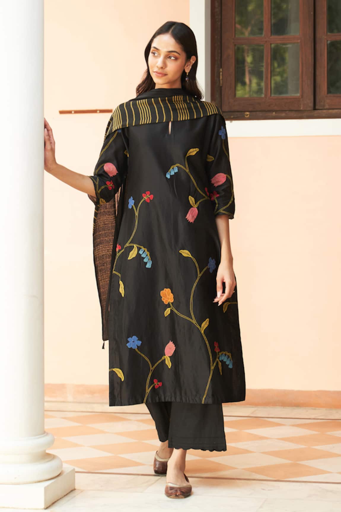 Vaayu Floral Applique Kurta Pant Set 