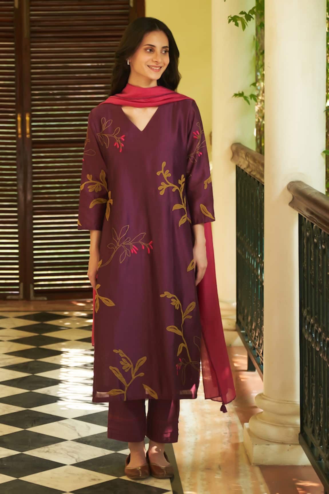Vaayu Floral Applique Kurta Pant Set 