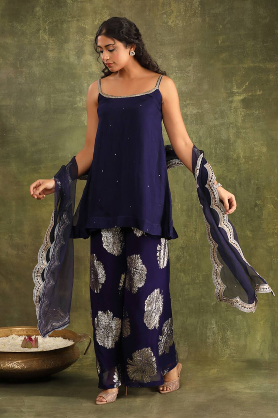 Trendy tokari Abstract Hand Embroidered Kurta Set 