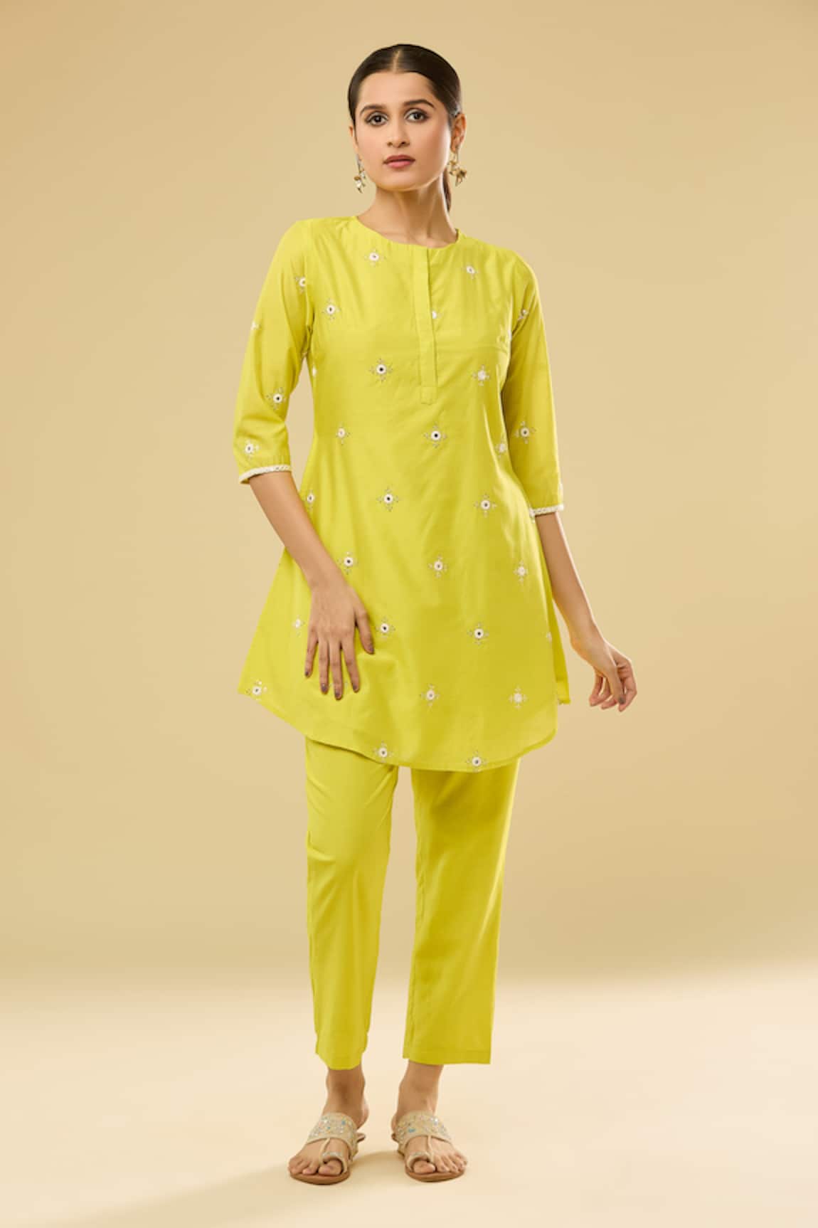 Naintara Bajaj Chanderi Mirror Butti Kurta Set 