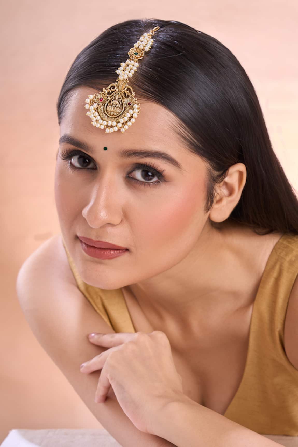 Nazaakat By Samara Singh Gold Plated Temple Maangtikka With Pearls 