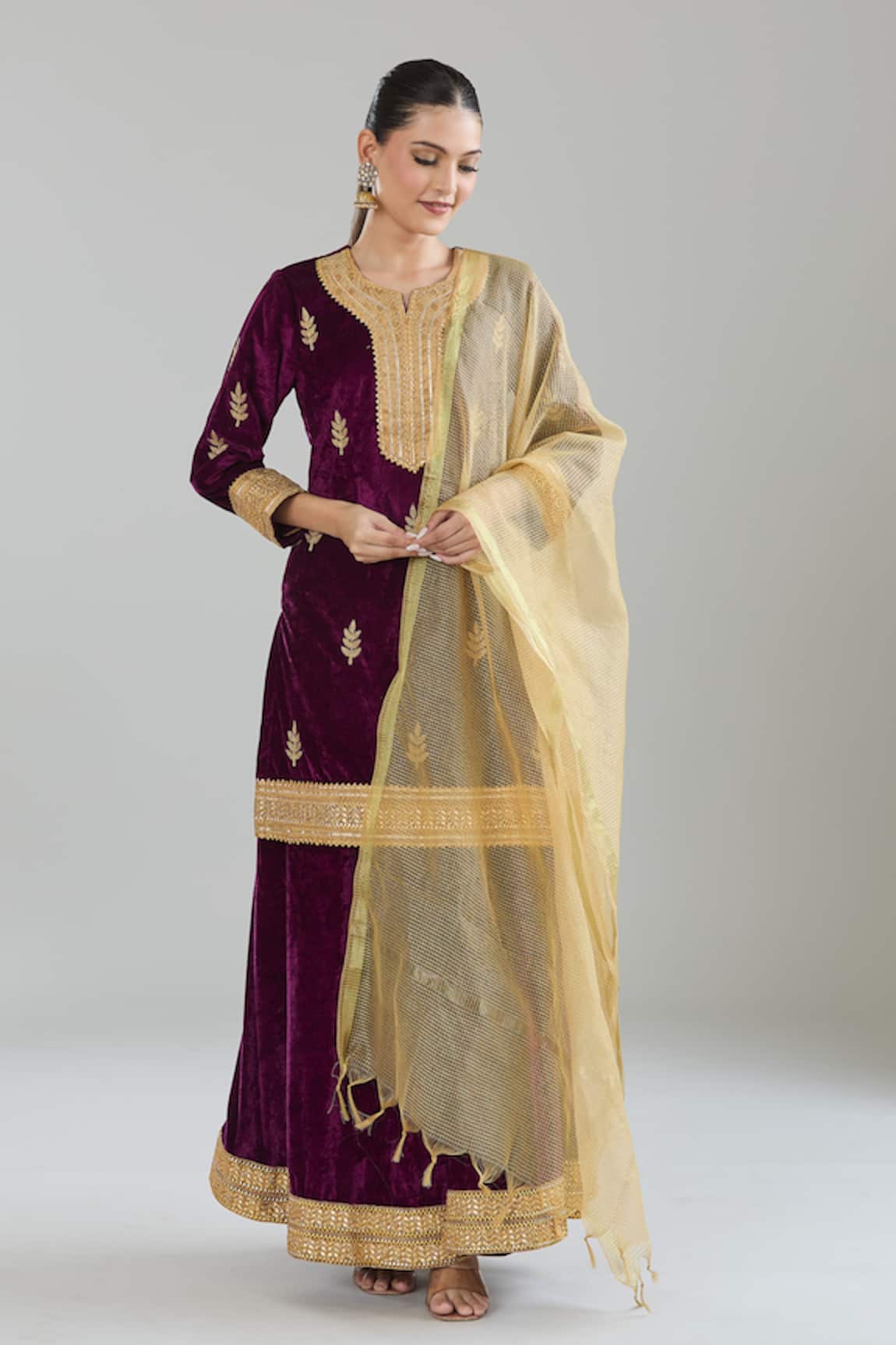 Samyukta Singhania Leaf Embroidered Velvet Kurta Set