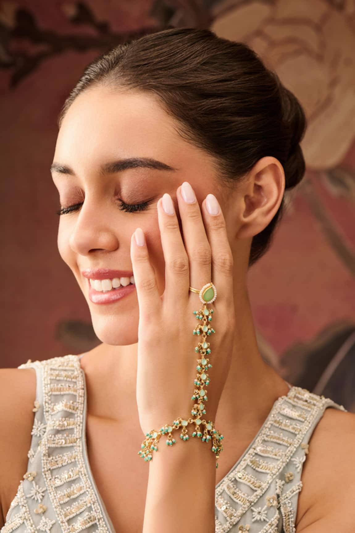 Paisley Pop Kundan Pearl Embellished Haathphool 