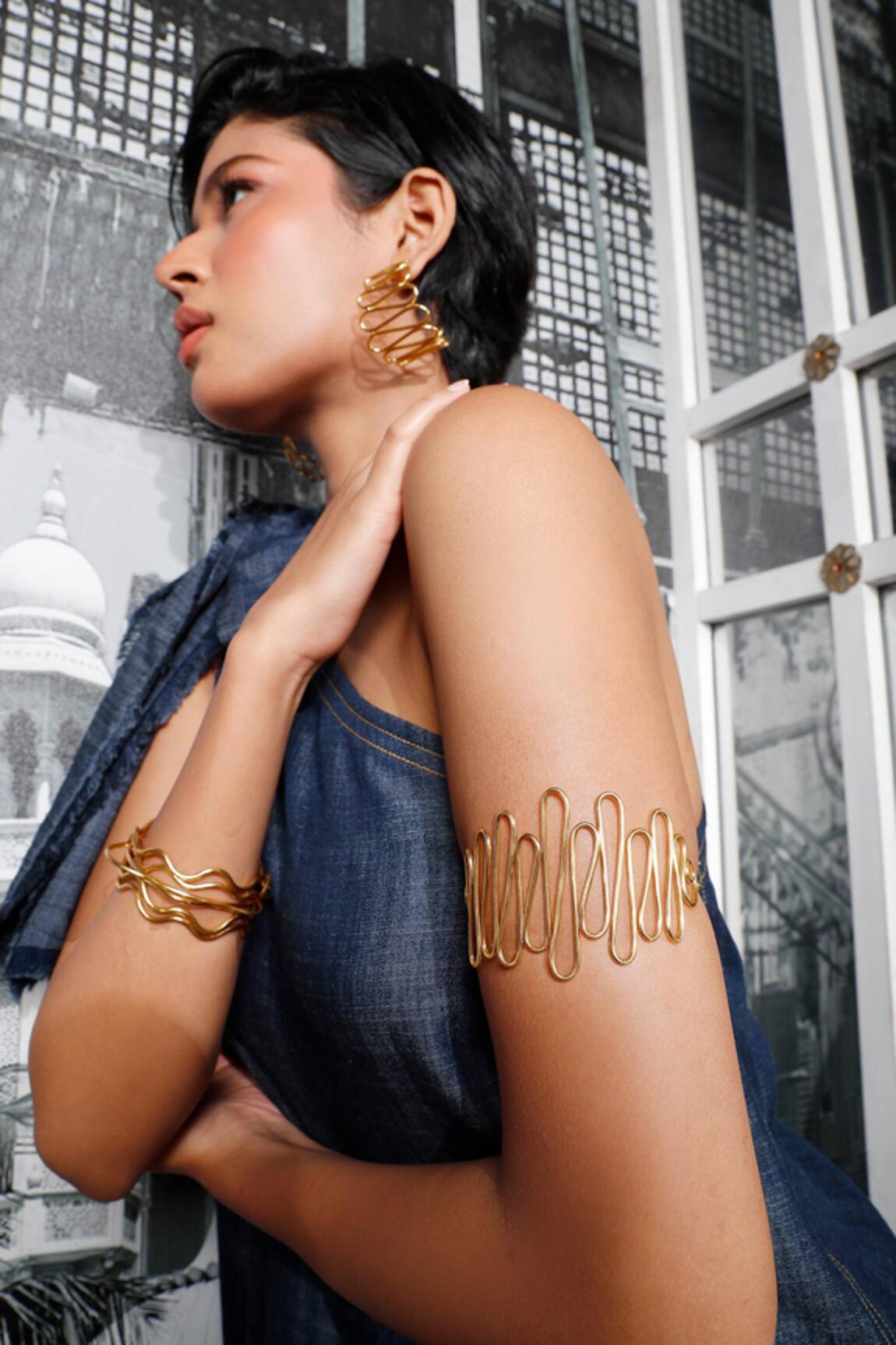 Mnsh Gold Wavy Curved Armband 