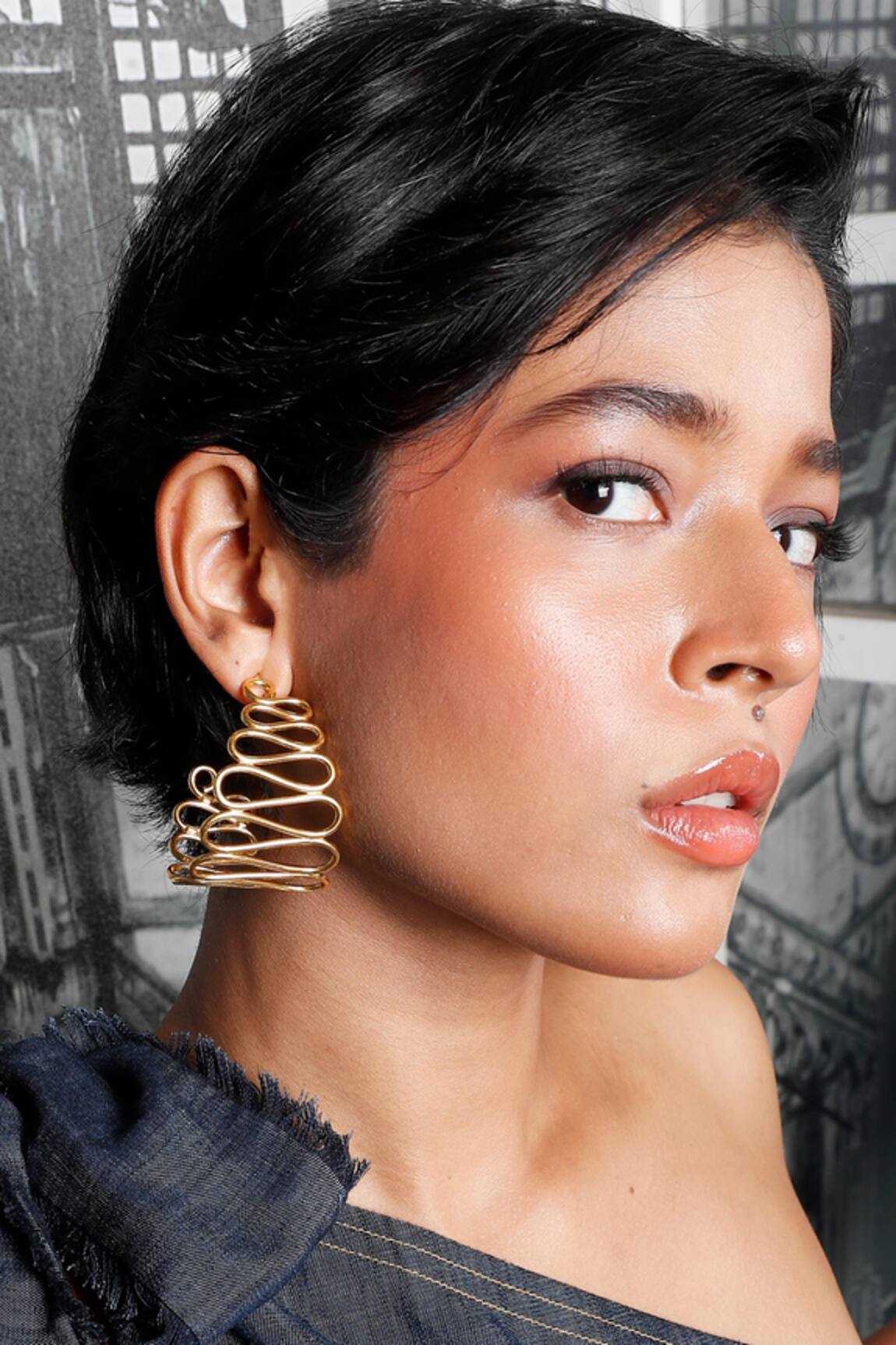 Mnsh Wavy Curved Gold Hoops 