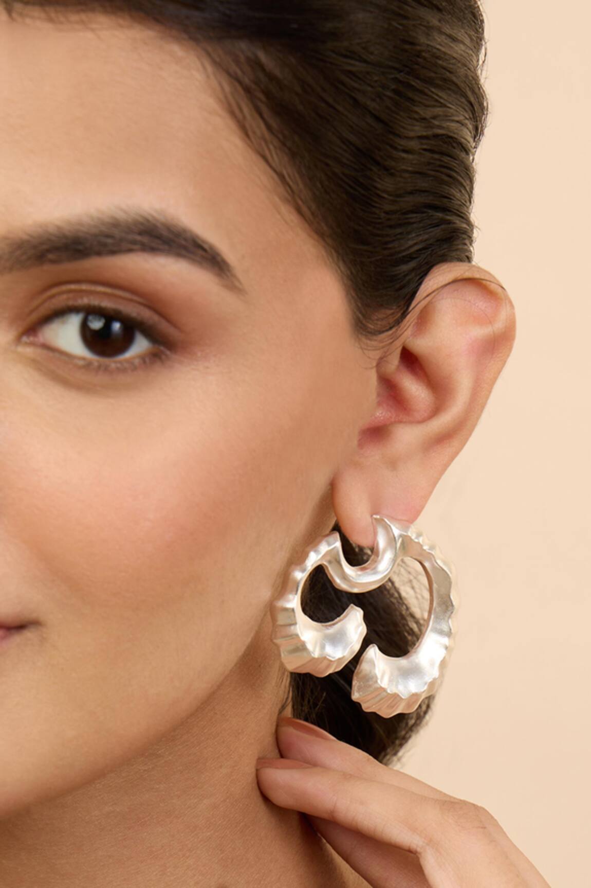 Mnsh Silver Textured Coral Wave Earrings