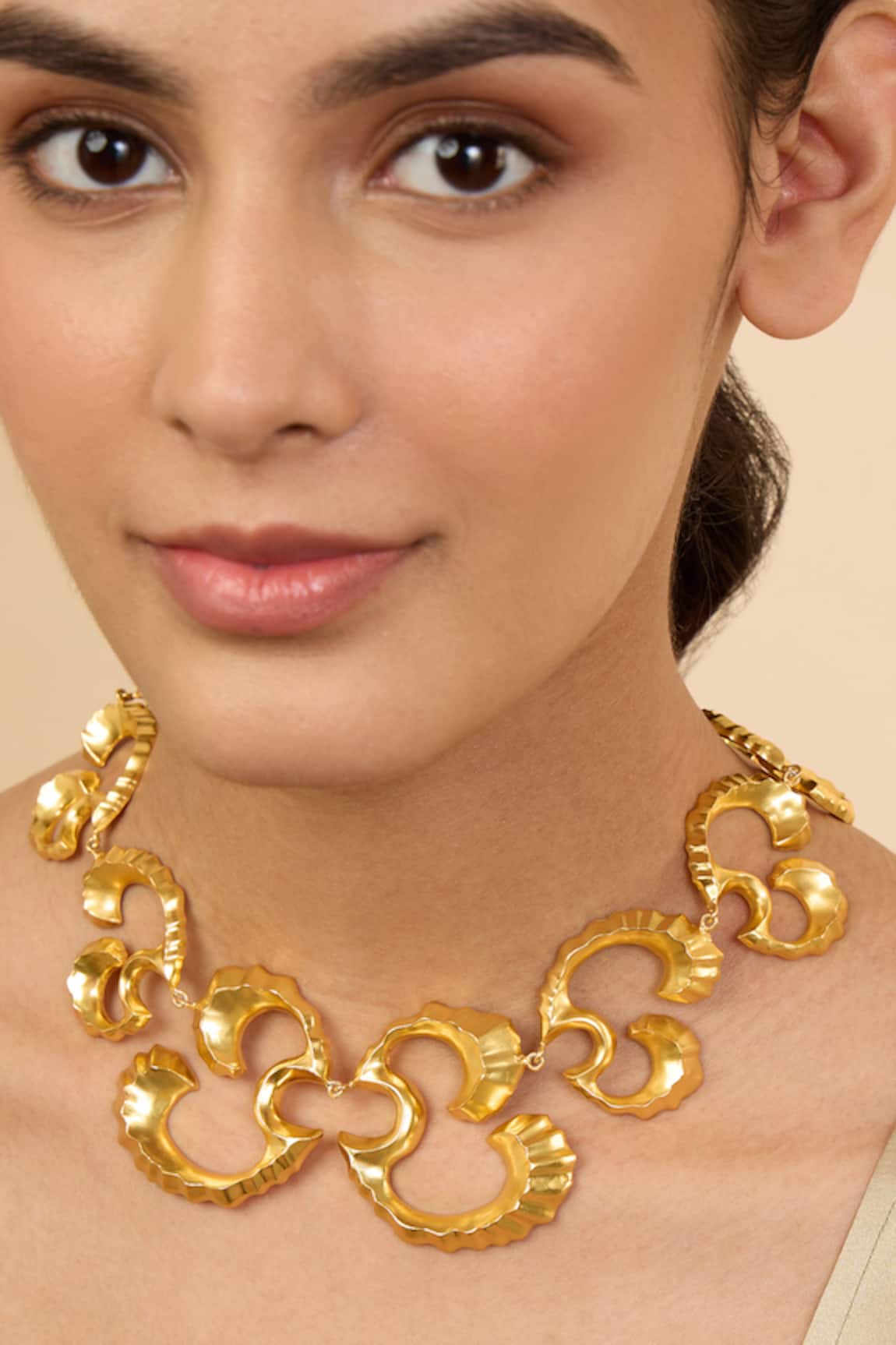 Mnsh Gold Textured Coral Wave Choker