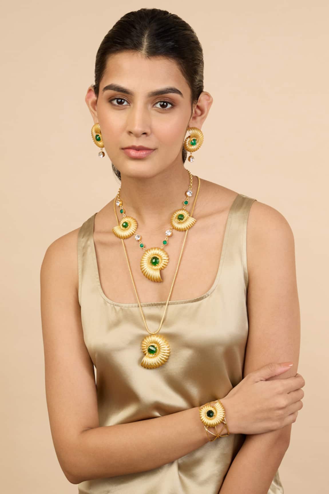 Mnsh Gold Multicolor Glass Stone Seashell Necklace