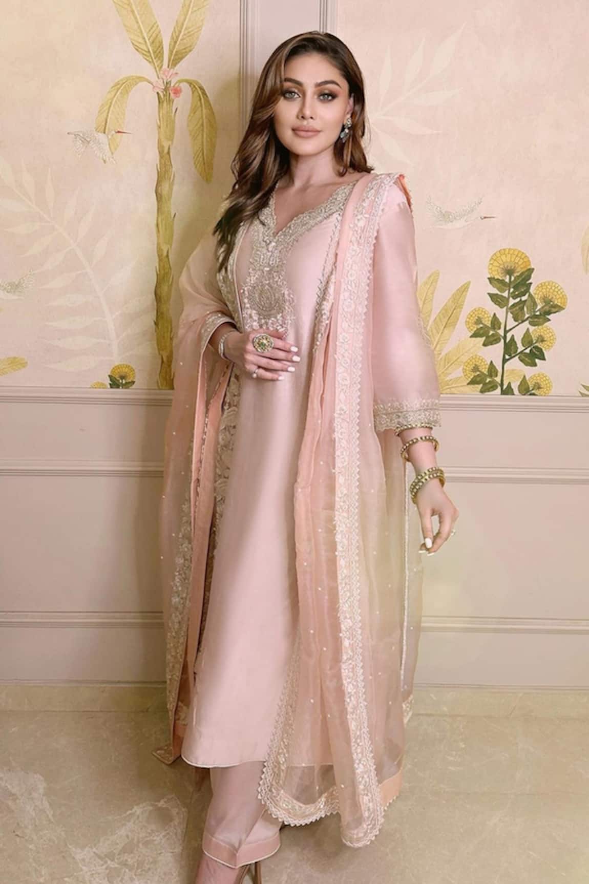 Sheetal Batra Floral Kashmiri Tilla Embroidered Kurta Set 