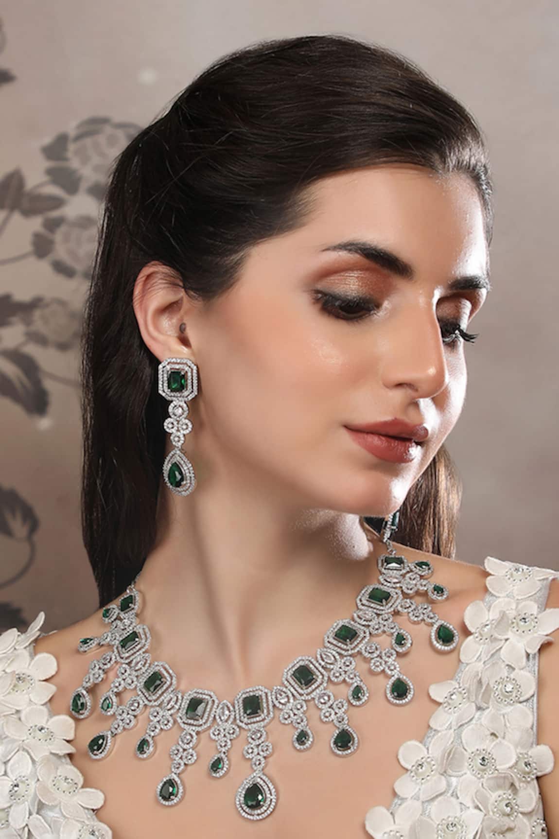 Auraa Trends Emerald Green Gemstone Necklace Set 