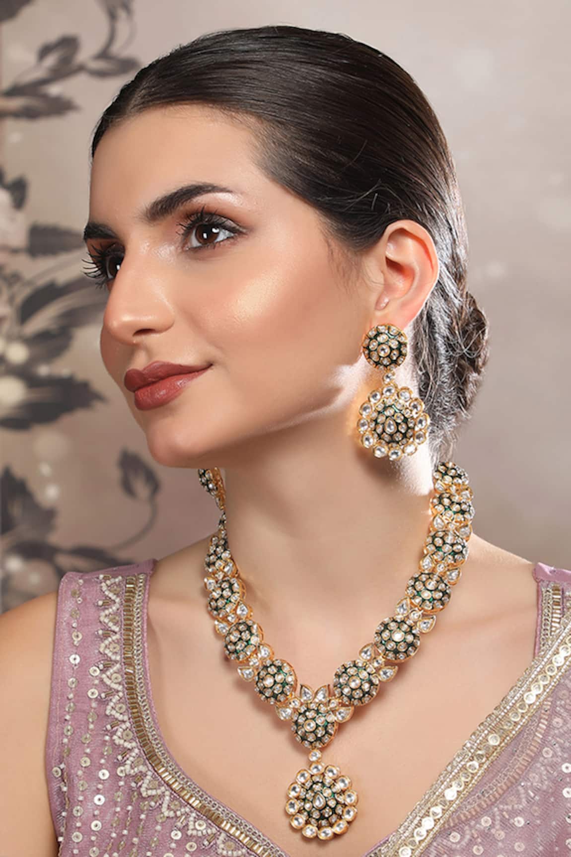 Auraa Trends Kundan Floral Necklace Set 