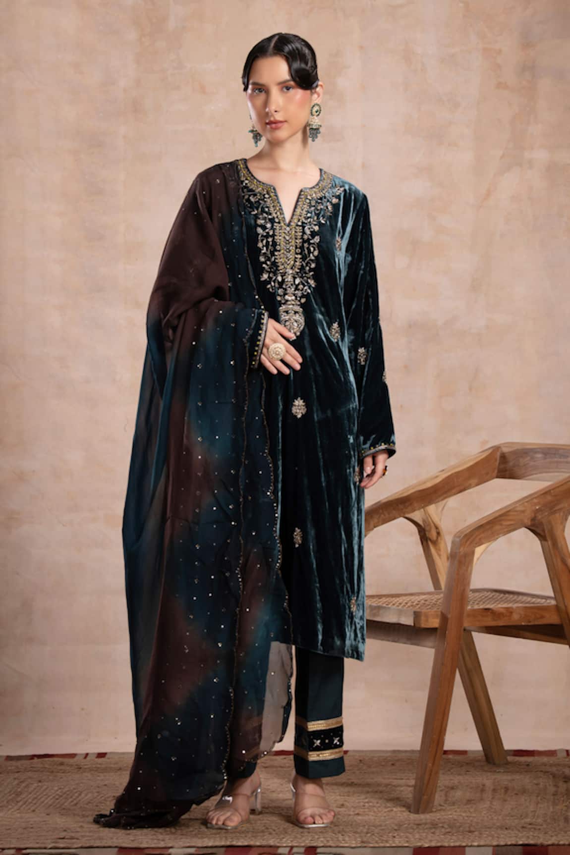 Saahiil Kapoor Aqsa Aari Embroidered Velvet Kurta Set