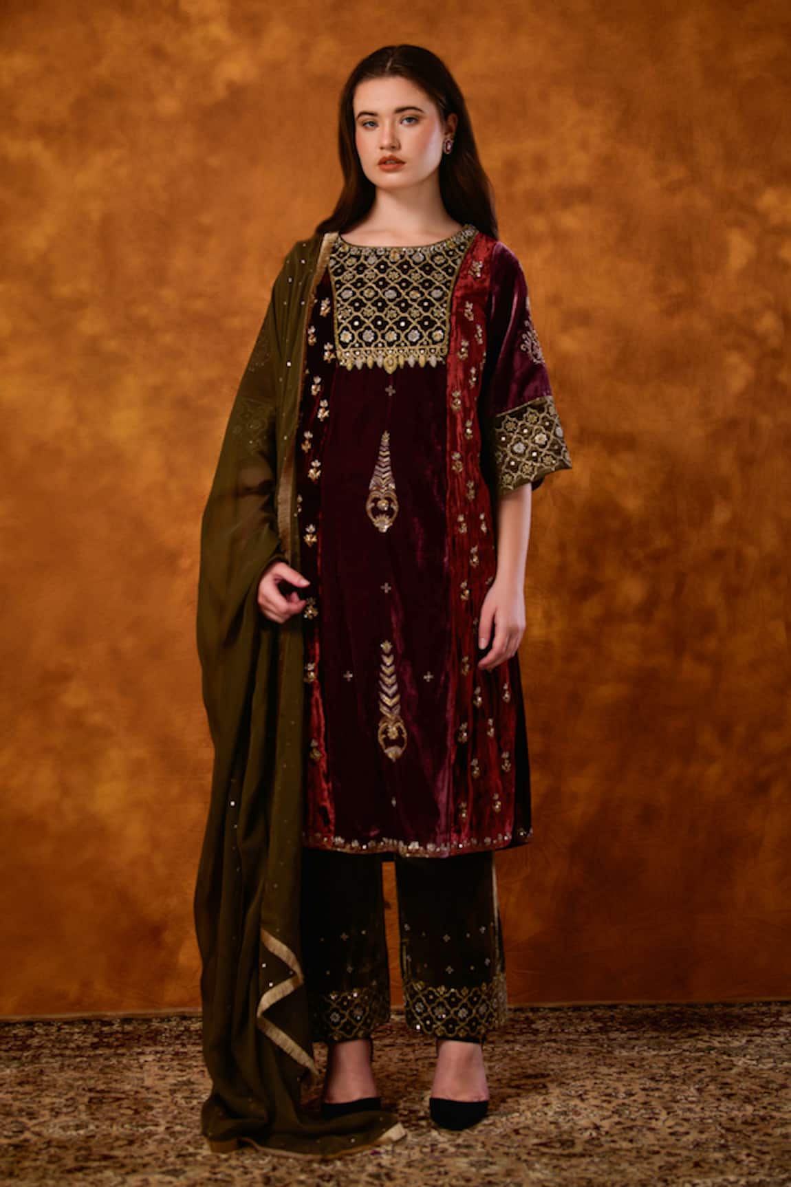 Saahiil Kapoor Gulnaaz Embroidered Velvet Kurta Set