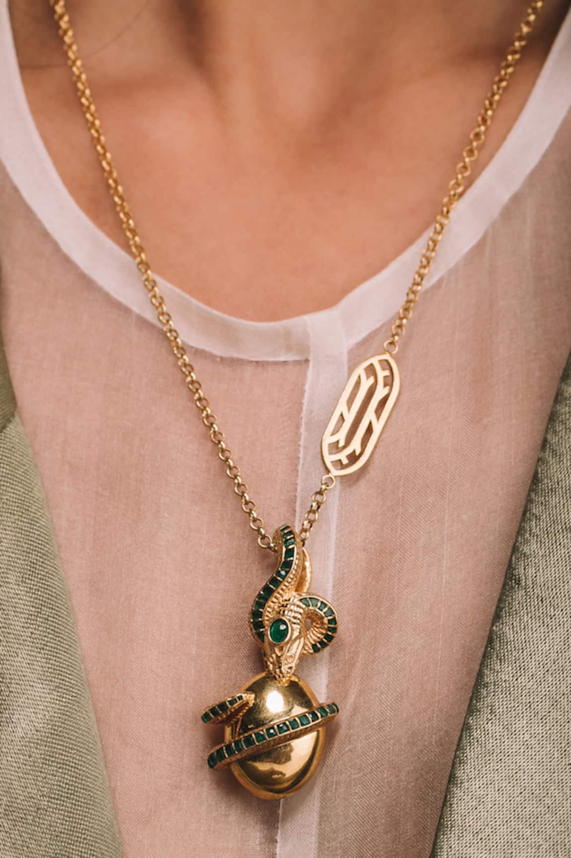 Ode Jewels Gold Green Serpentine Pendant Necklace