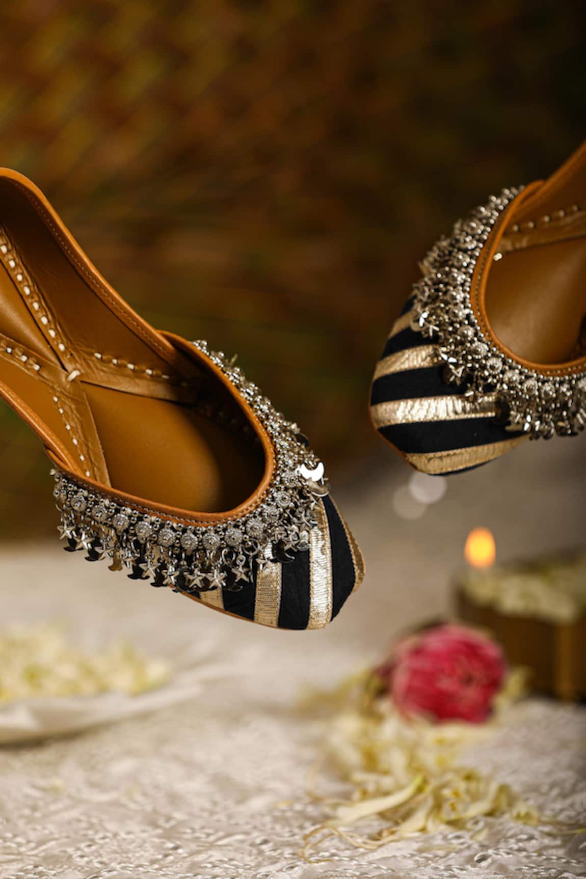 5elements Lace Embroidered Black Juttis