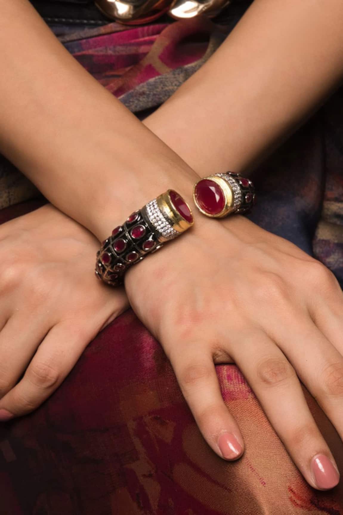 Queens Jewels Victorian Carved Bracelet 