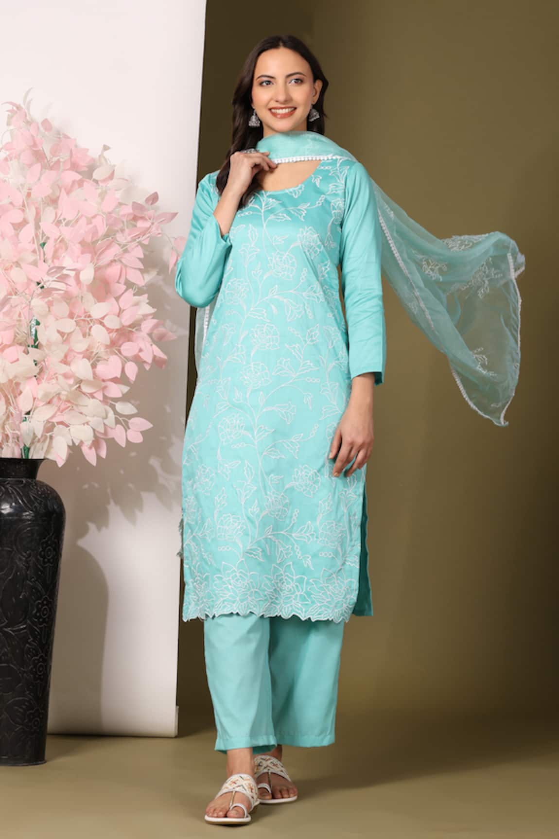 Mamicha Floral Vine Embroidered Kurta Palazzo Set 