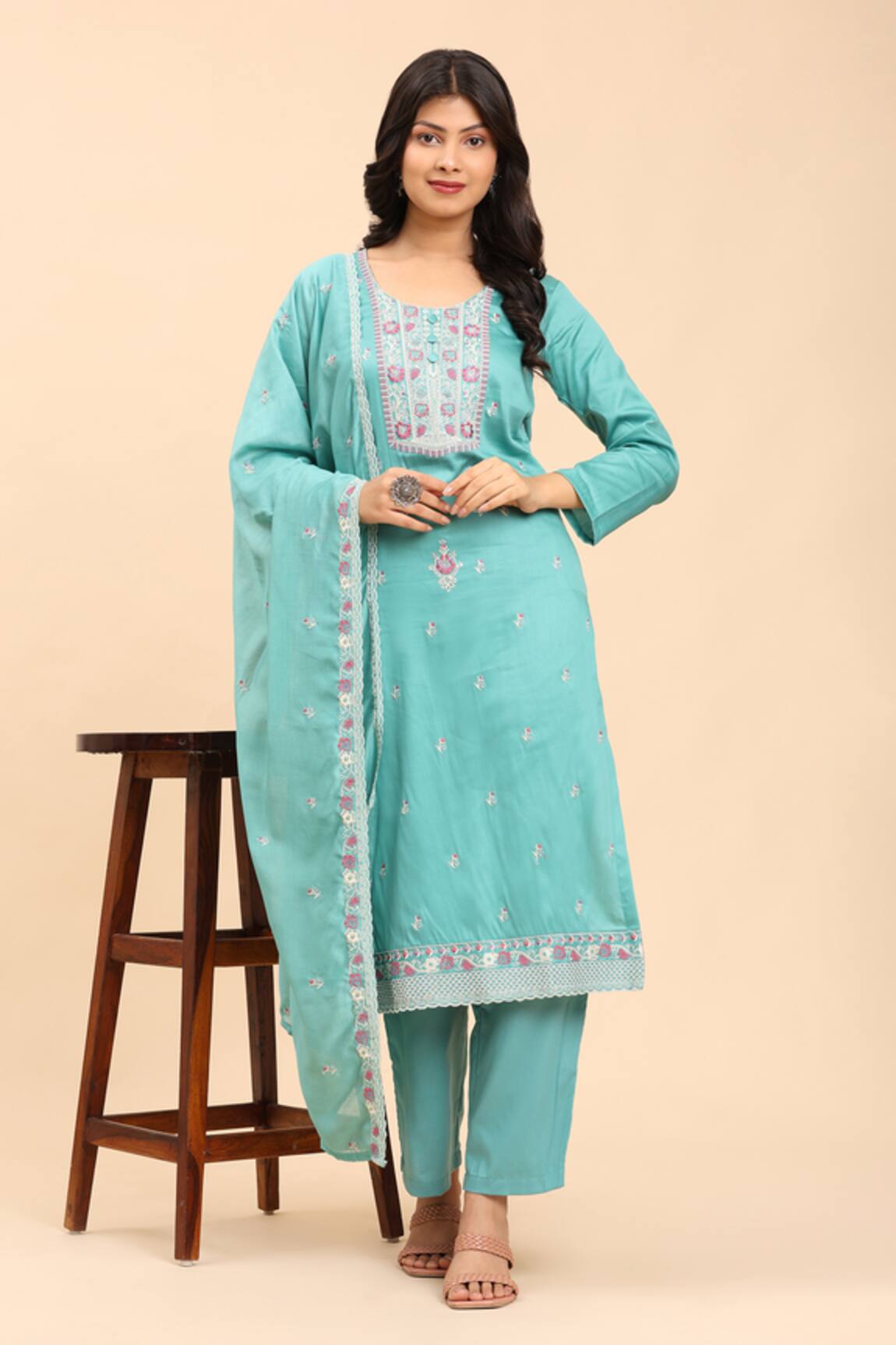 Mamicha Thread & Bead Embroidered Kurta Set 