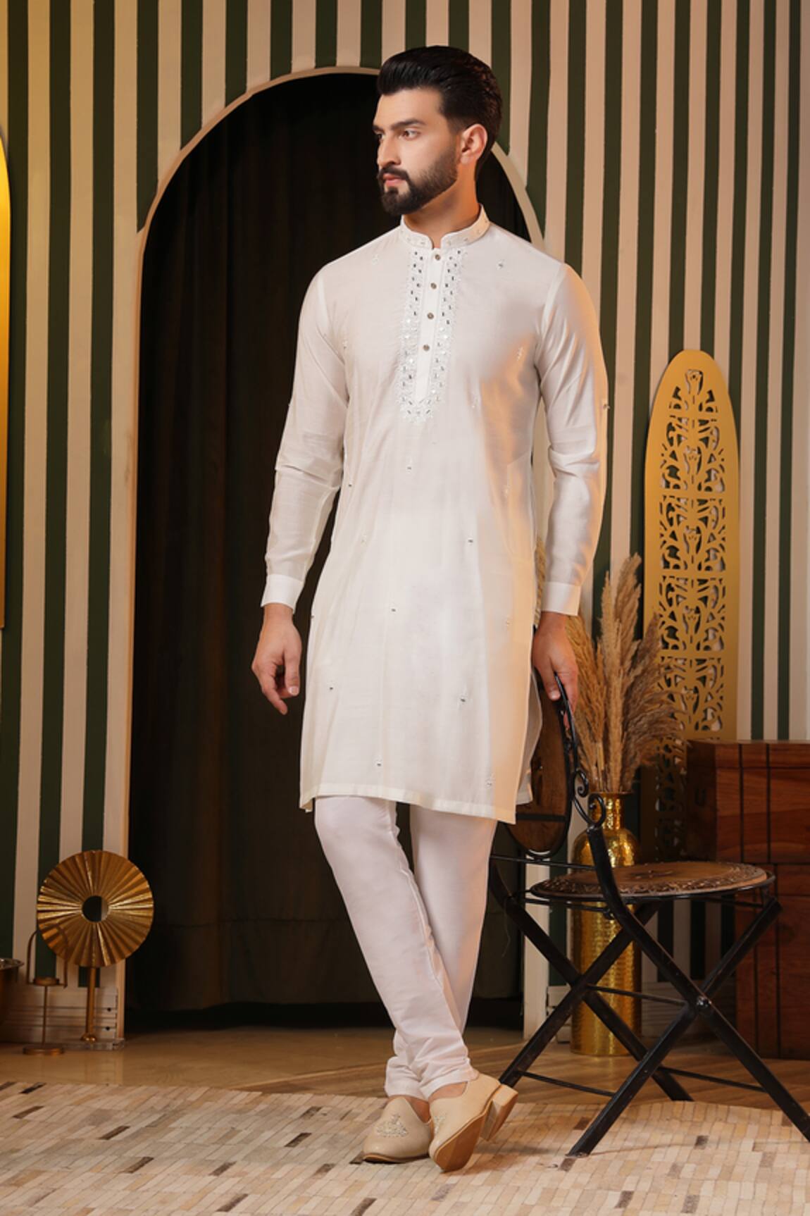 Soniya G Crest Embroidered Kurta Set 