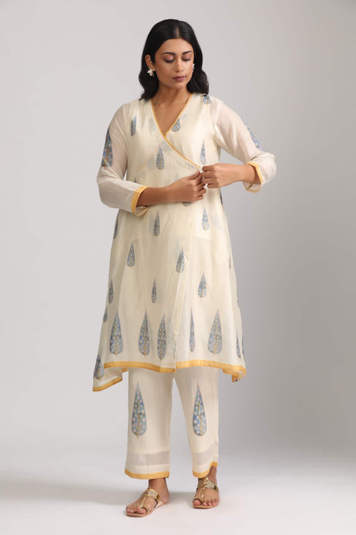 Trendy tokari Floral Leaf Embroidered Kurta Set 