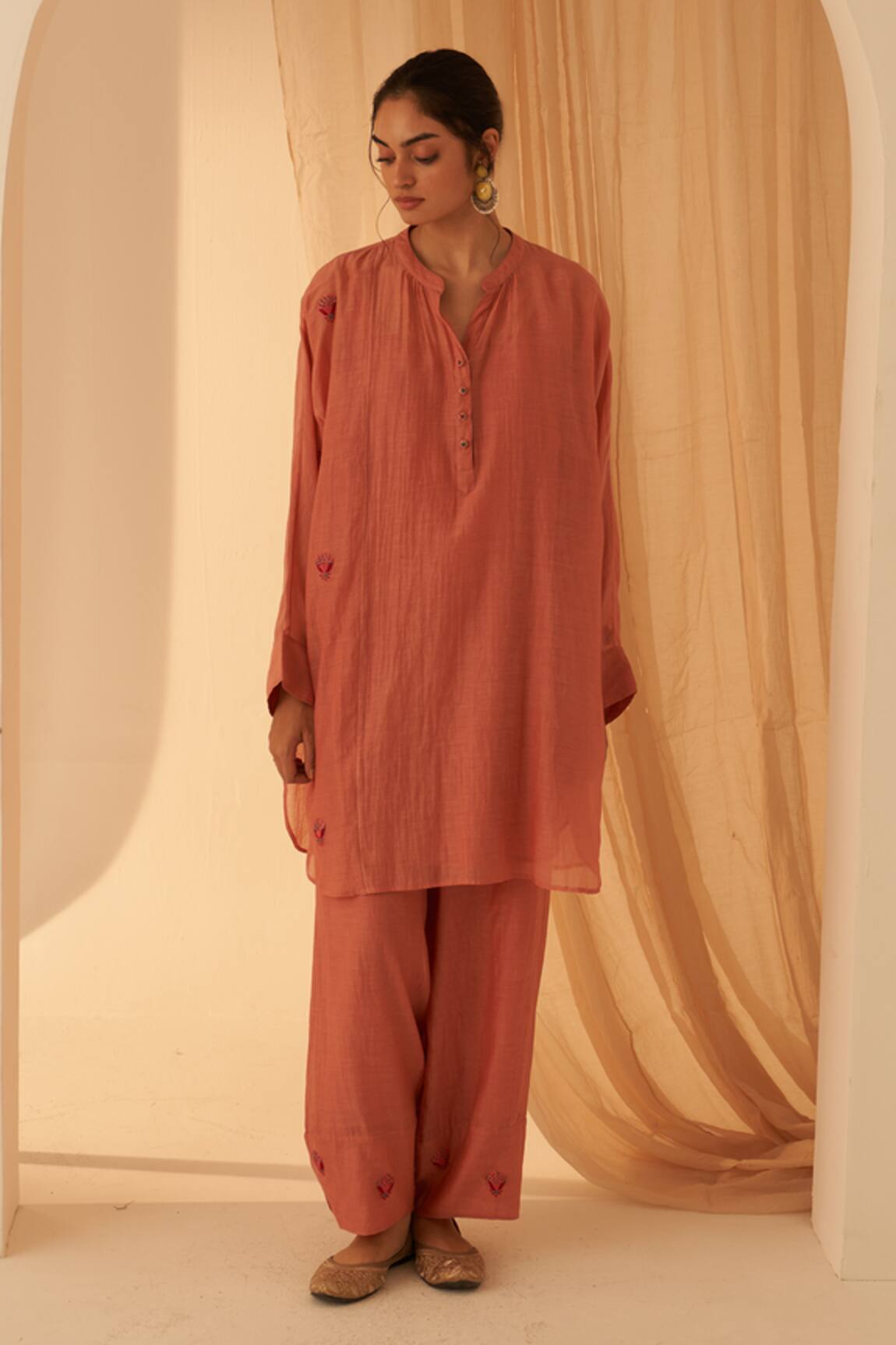 Janki India Chanderi Resham Buti Kurta Set 