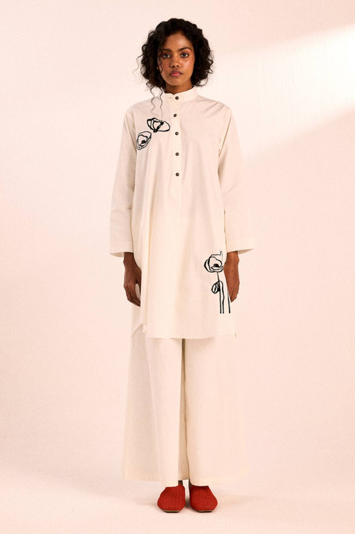 Kharakapas White Abstract Floral Kurta Set 