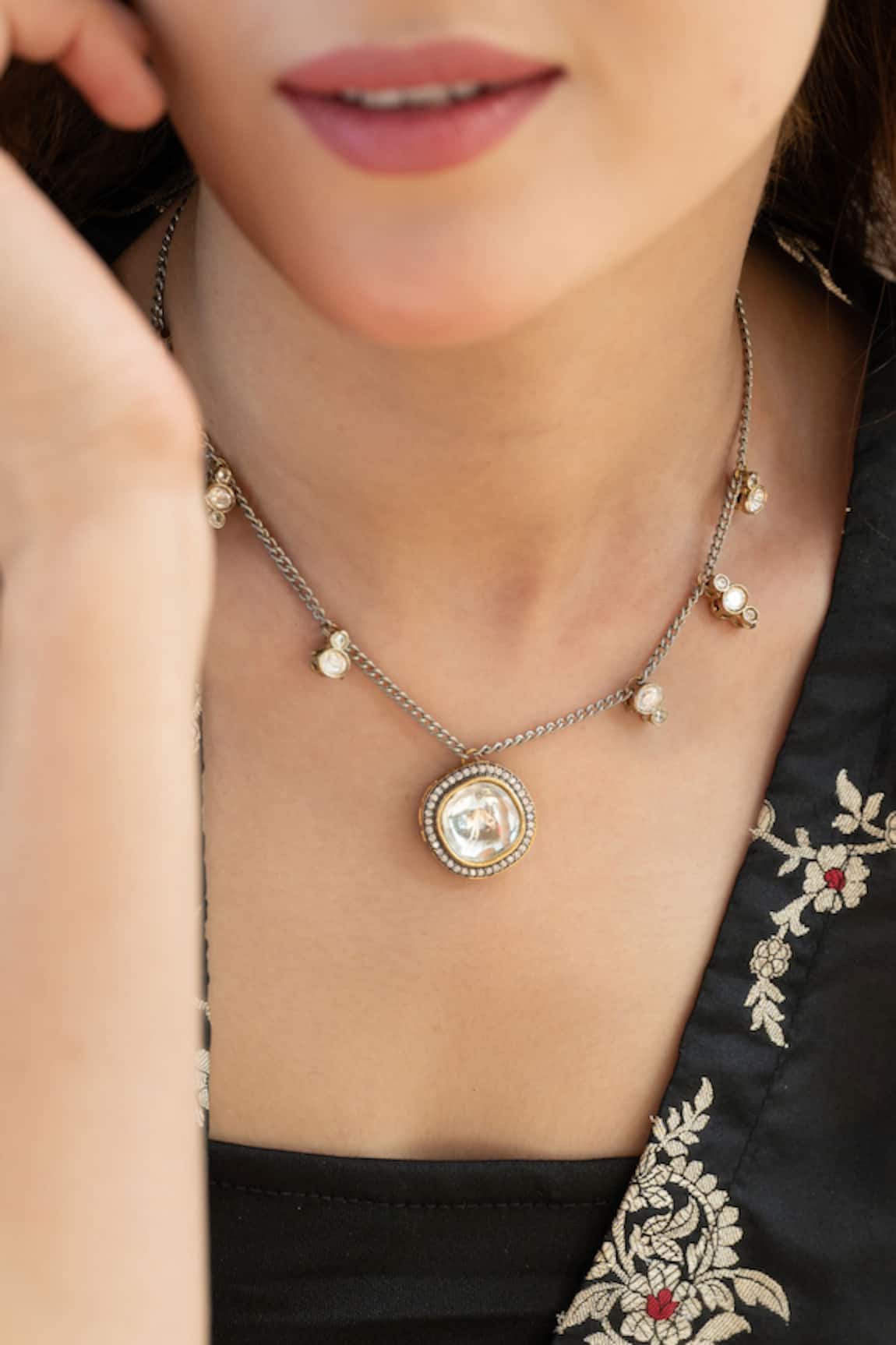 Do Taara Contemporary Polki Pendant Necklace