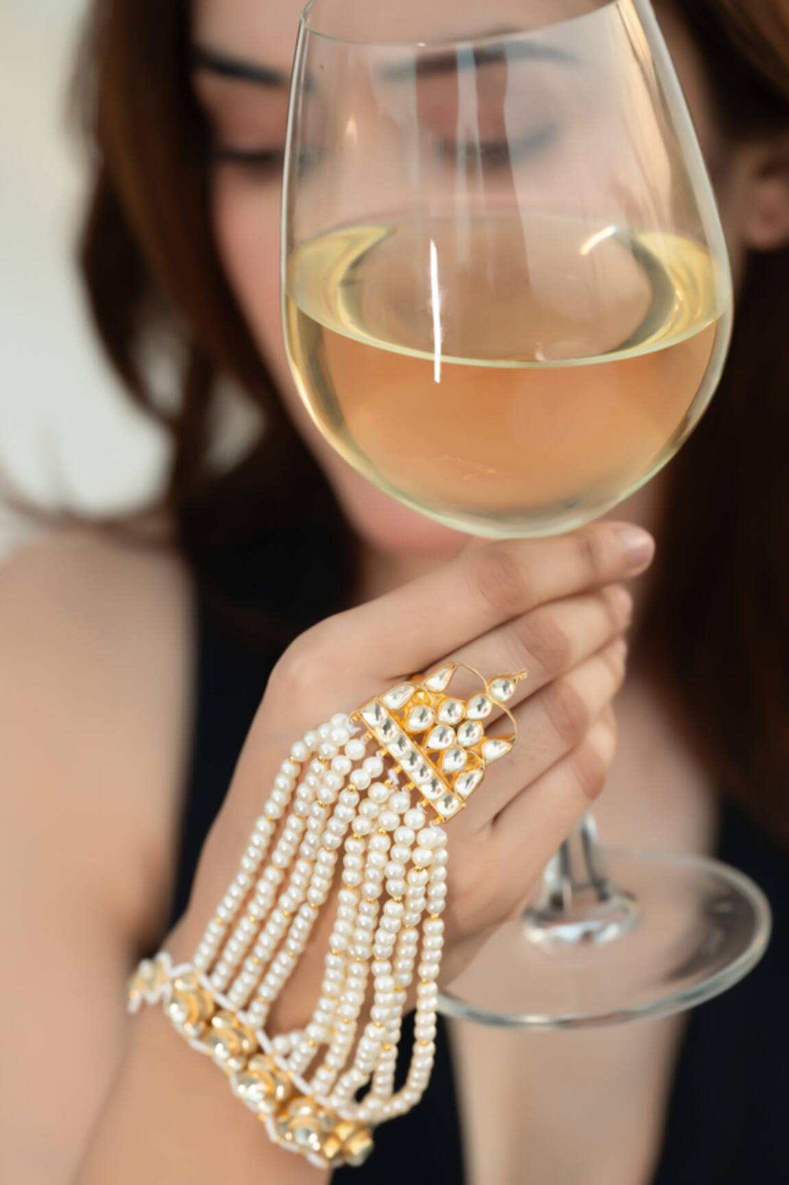 Do Taara Kundan & Pearls Adjustable Hathphool