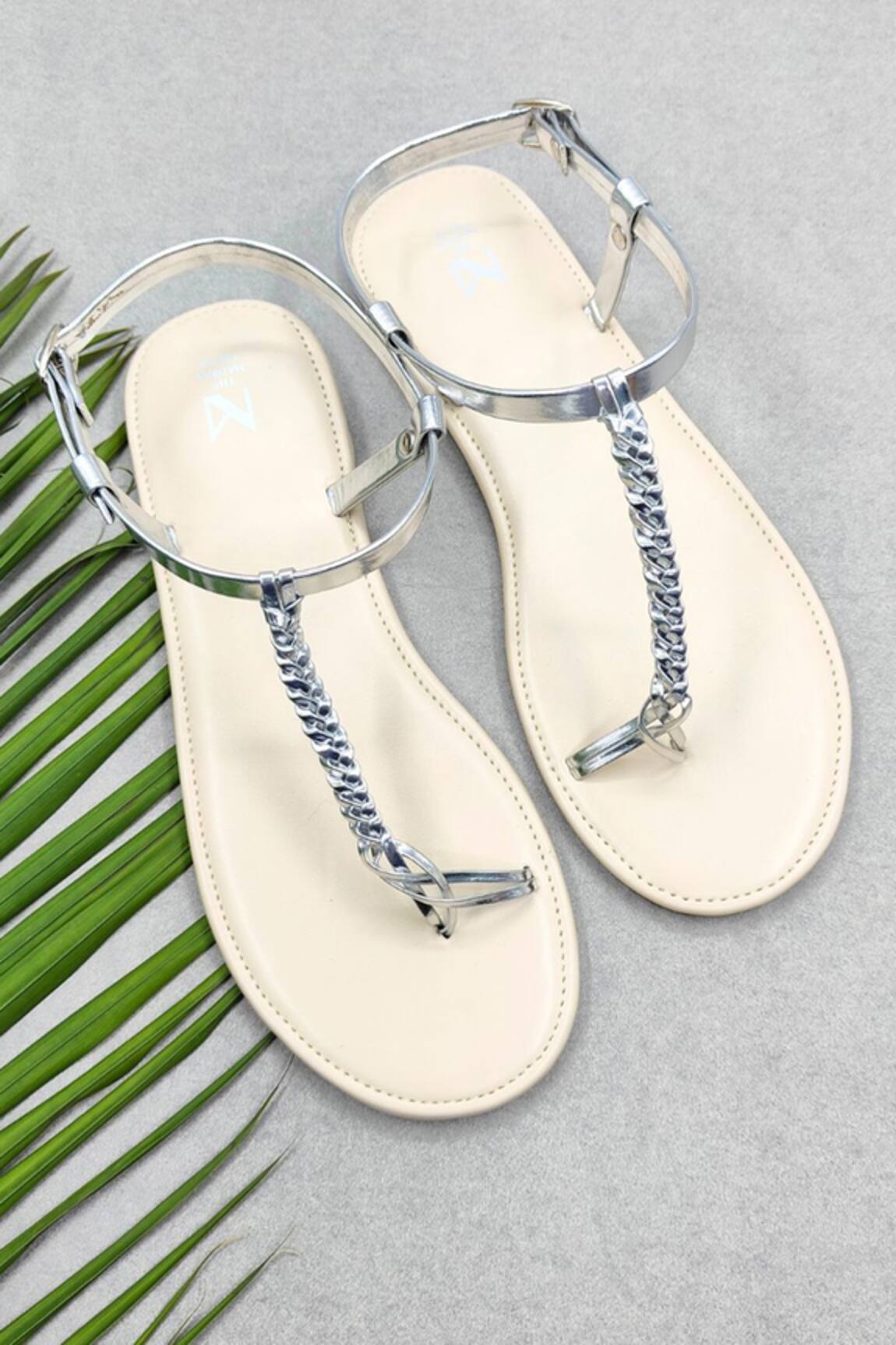 The Madras Trunk Rosse Off White Silver Flats 