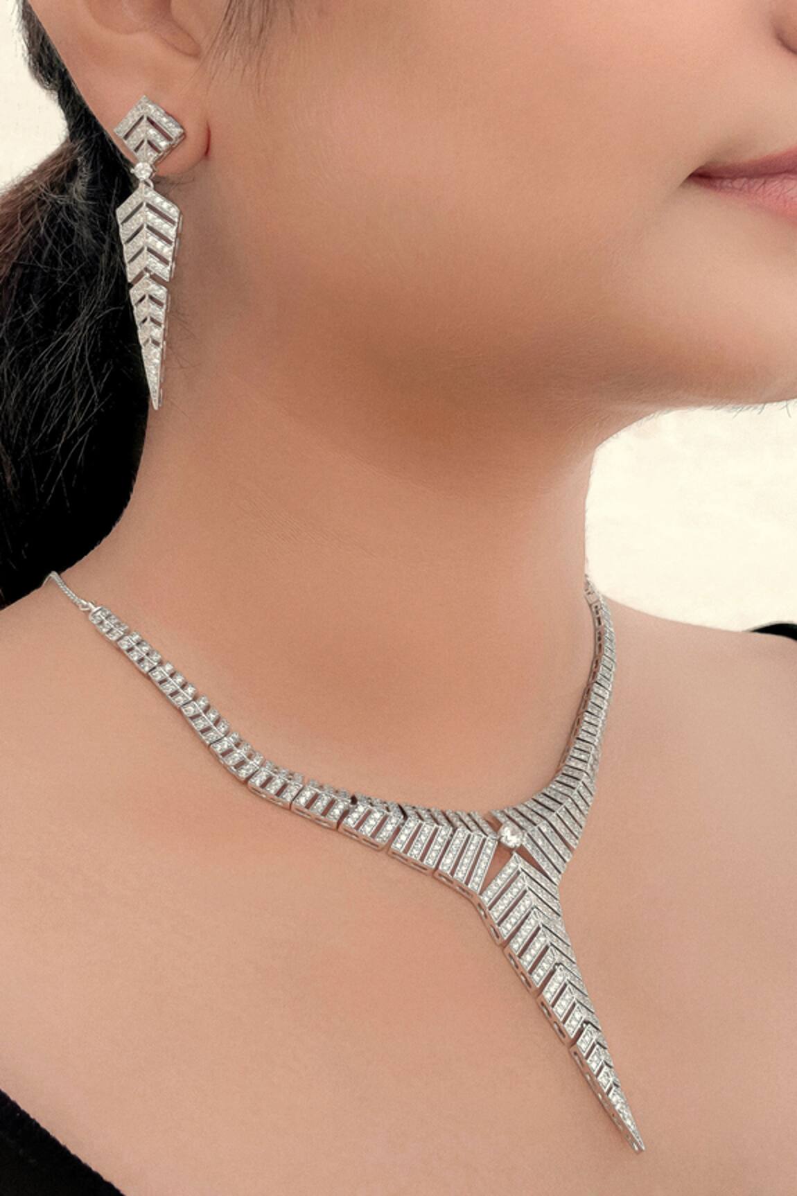 kavipushp Bling Silver-Plated Party Wear Necklace Set 