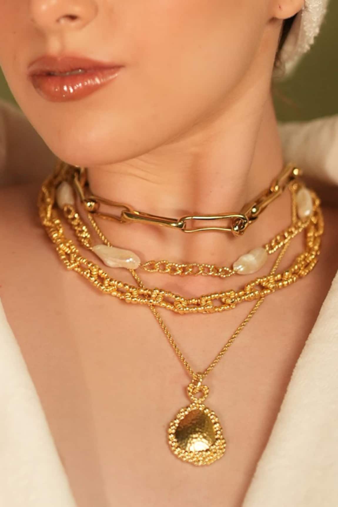 Arvino Golden Riverstone Pendant Necklace