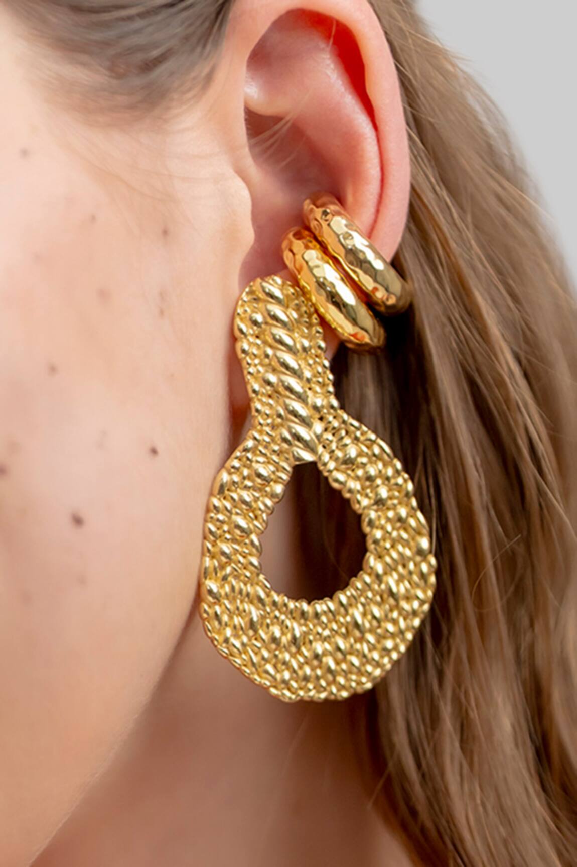 Arvino Ethereal Sound Gold Earrings 