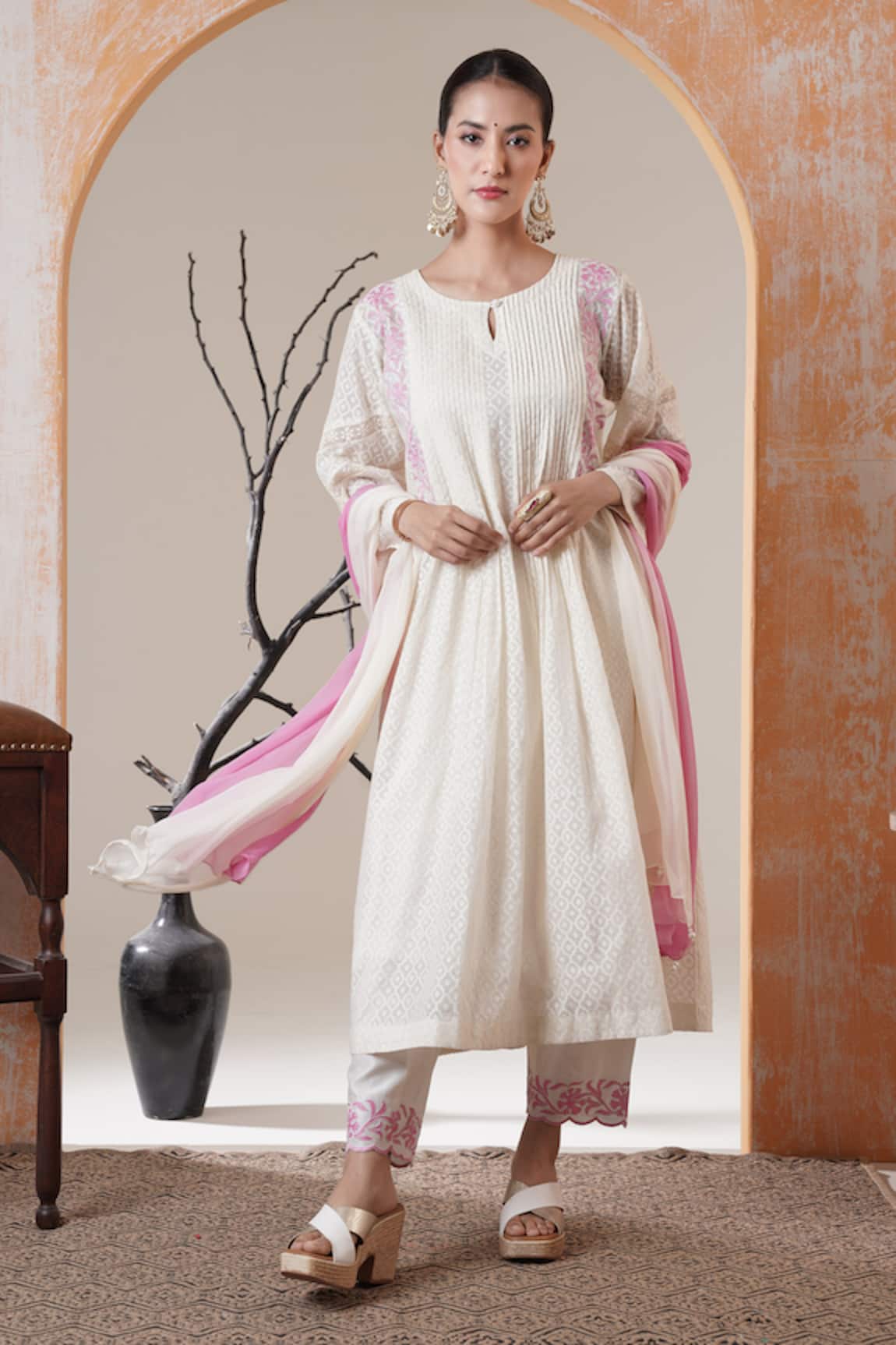 Surabhi Arya Chanderi White Kurta Set With Dupatta 