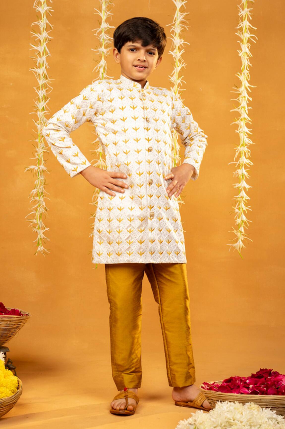 JILMIL DREAMWEAR Off White Printed Kurta Set 