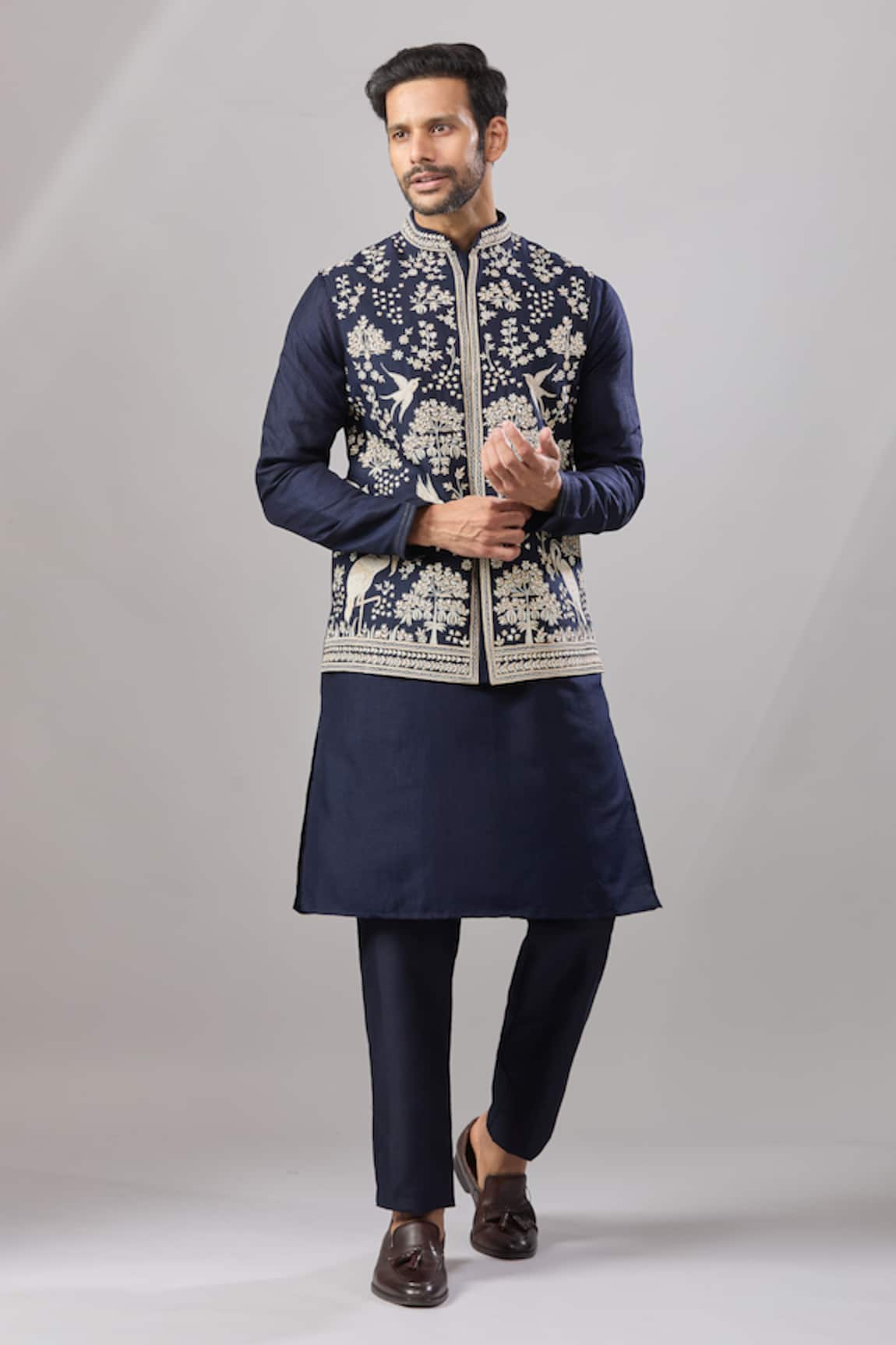 Aariyana Couture Botanical Embroidered Bundi & Kurta Set 