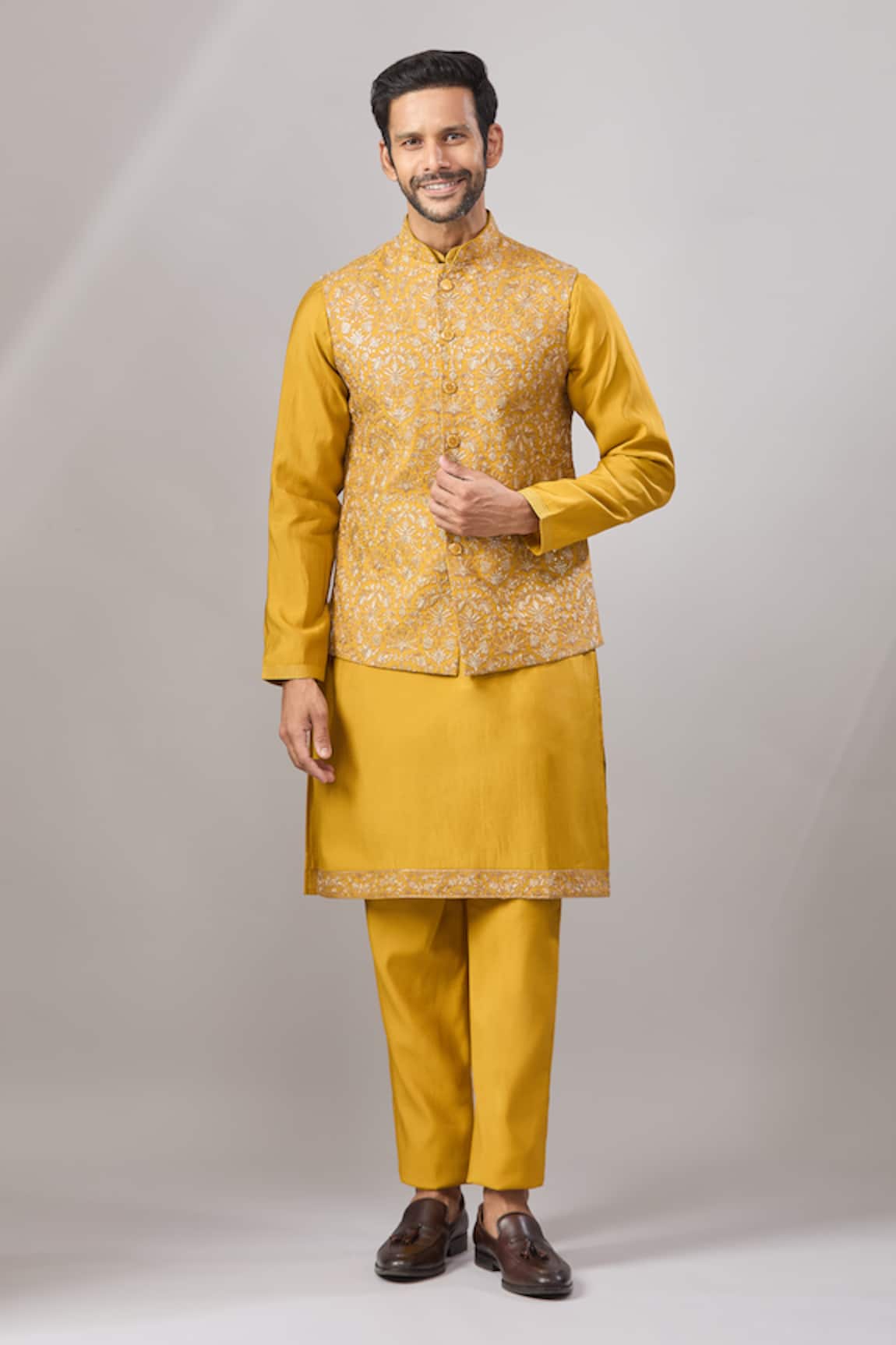 Aariyana Couture Sequin Embroidered Bundi & Kurta Set 