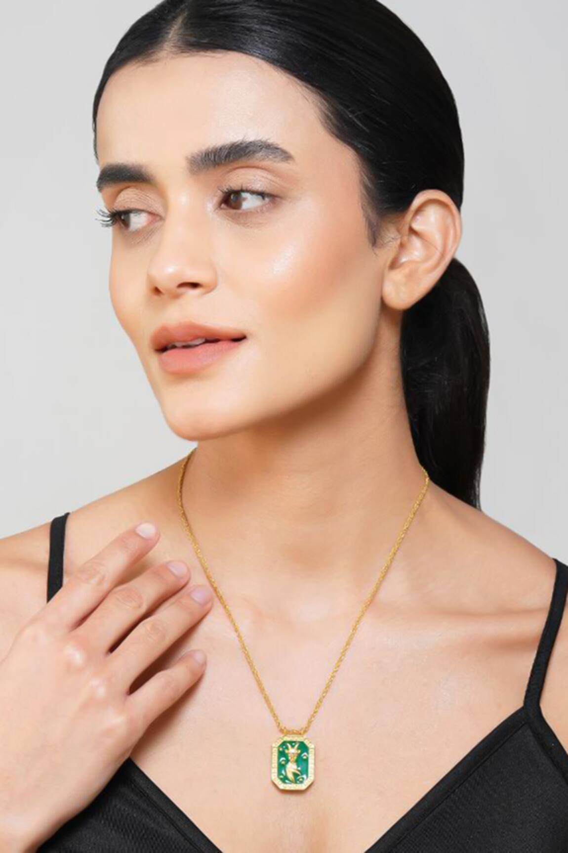 Zariin Capricorn Zodiac Tablet Necklace 