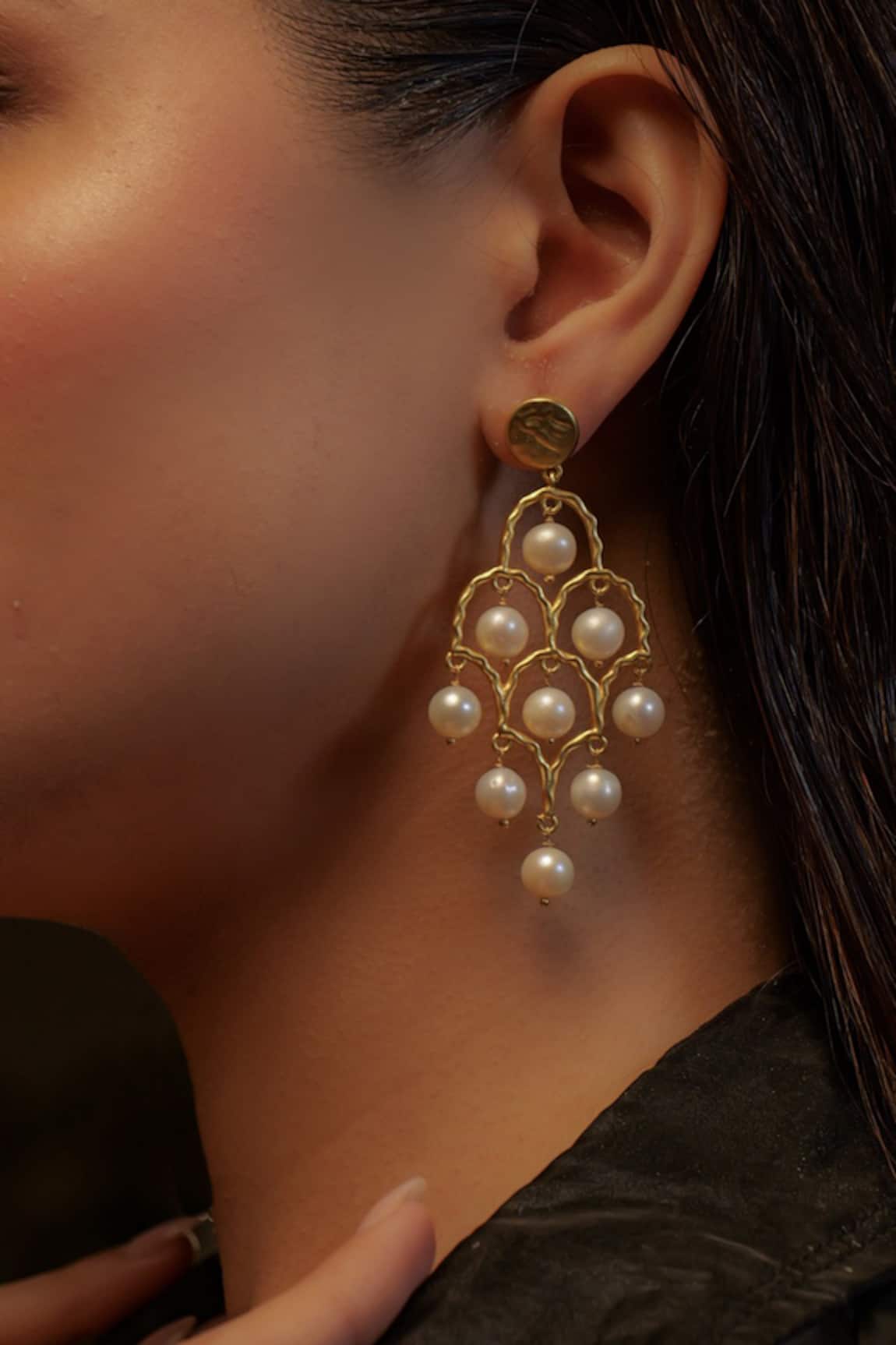 Zariin Dancing Queen Pearl Danglers 