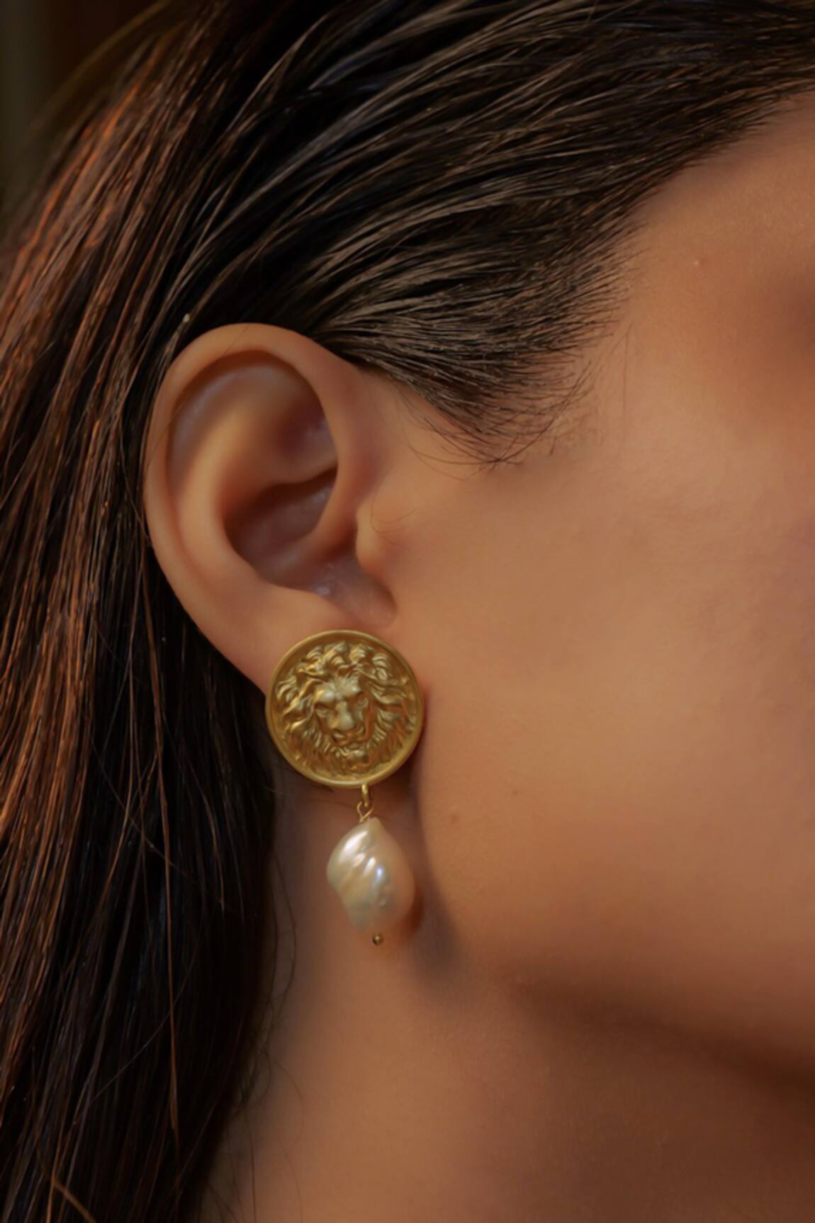 Zariin Roaring to Go Dangler Earrings 