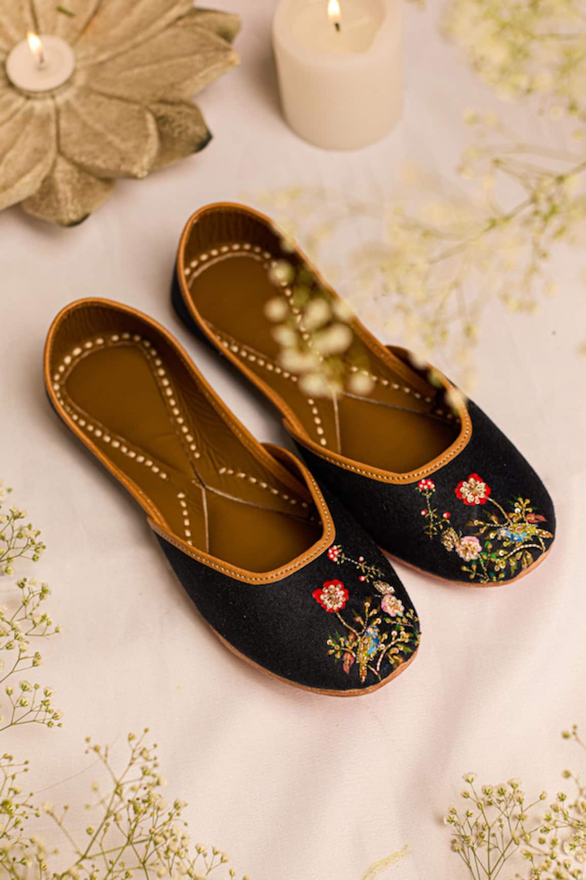 5elements Embroidered Naina Jutti 