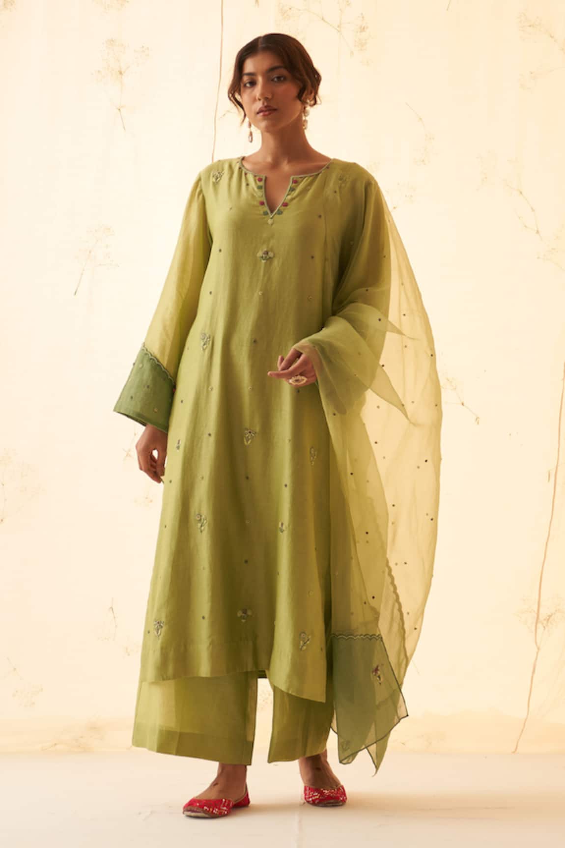JANKI INDIA Green Embroidered Kurta Set With Dupatta 