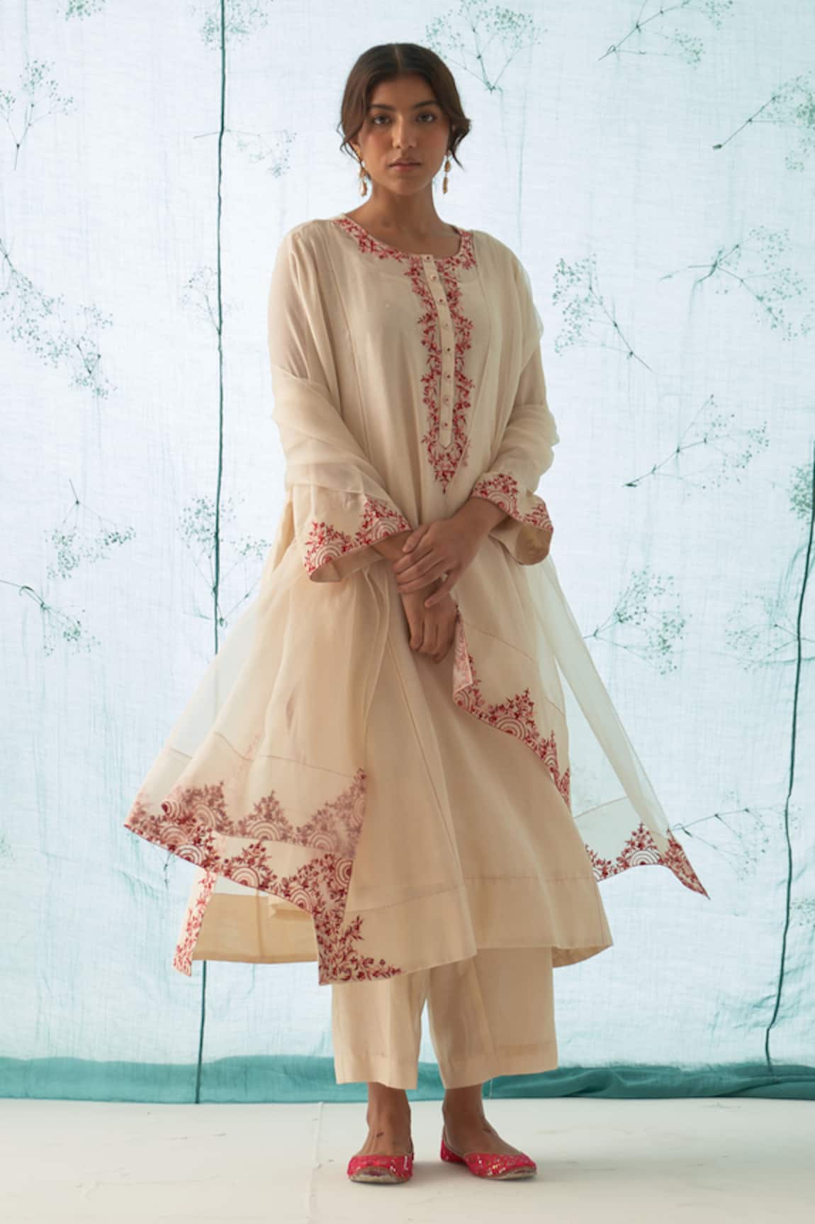 JANKI INDIA Ivory Kurta Set with Fuchsia Embroidery 