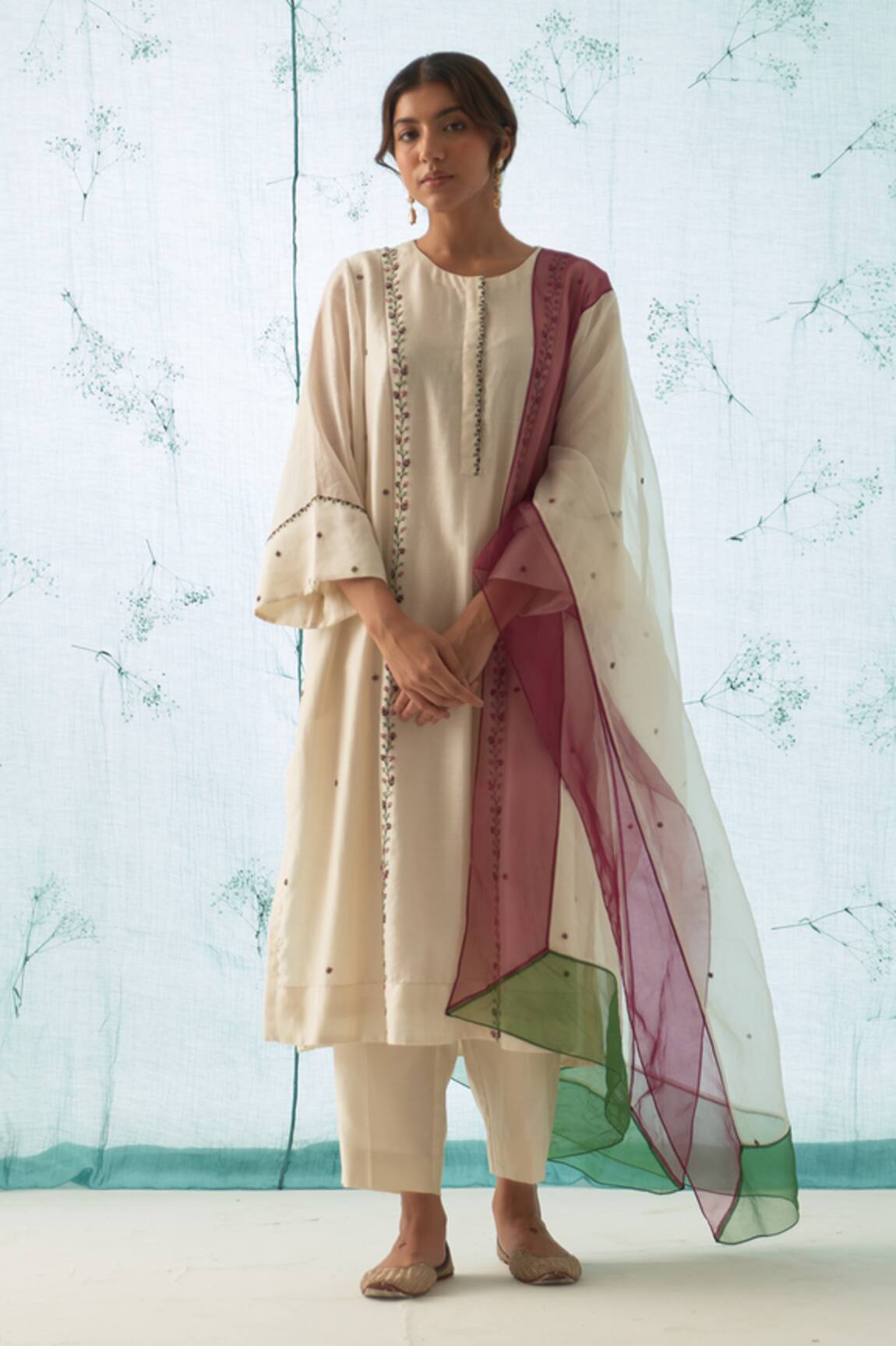 JANKI INDIA Ivory Embroidered Kurta Set 