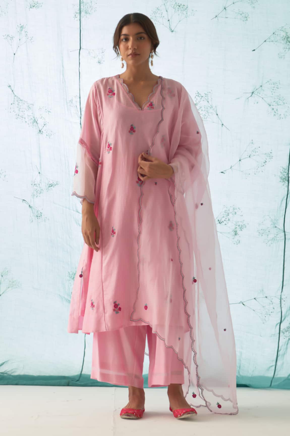 JANKI INDIA Floral Embroidered Pink Kurta Set 
