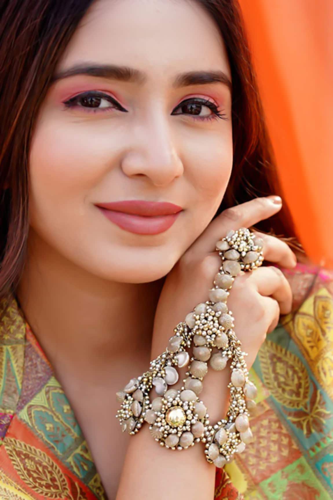 Vaidaan Kundh Hathpool Antique Gold Bracelet