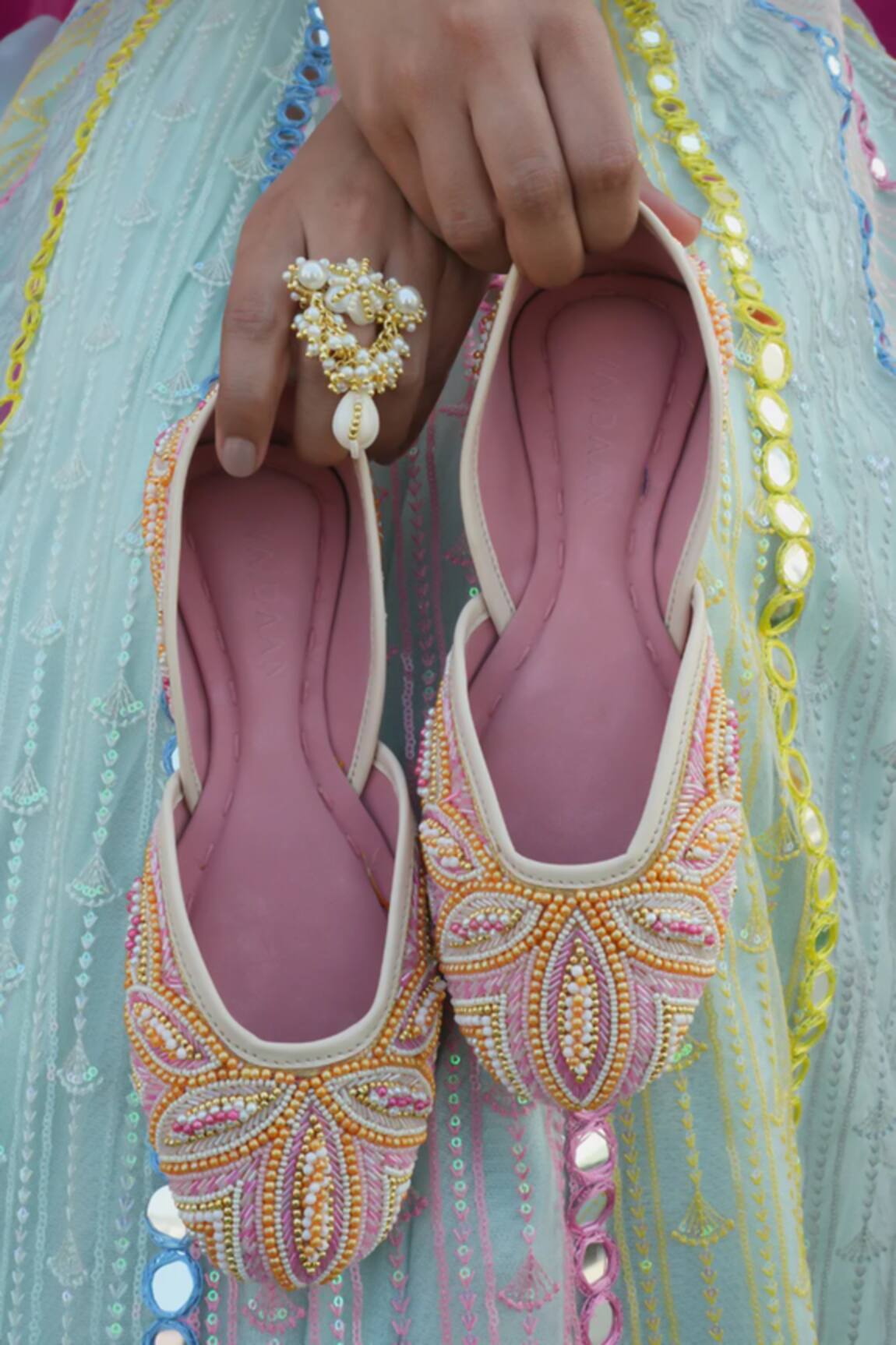 Vaidaan Rosy Embellished Jutti 