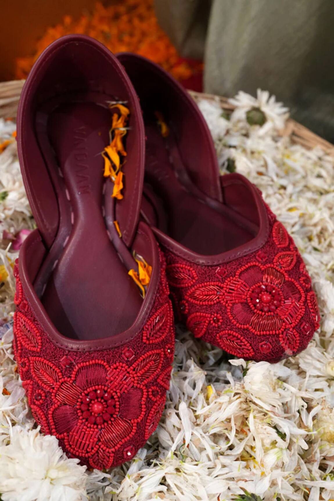 Vaidaan Dilkash Maroon Beaded Jutti 