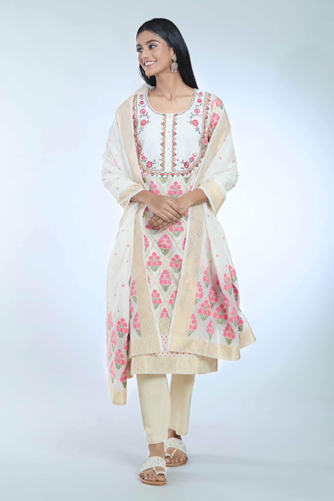 Samyukta Singhania Floral Pattern Kurta With Pant 