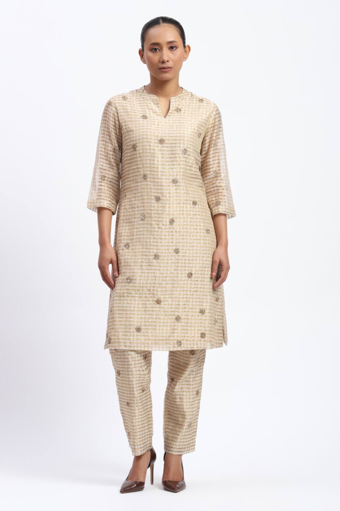 ABRAHAM AND THAKORE Gold Maheshwar Kurta 