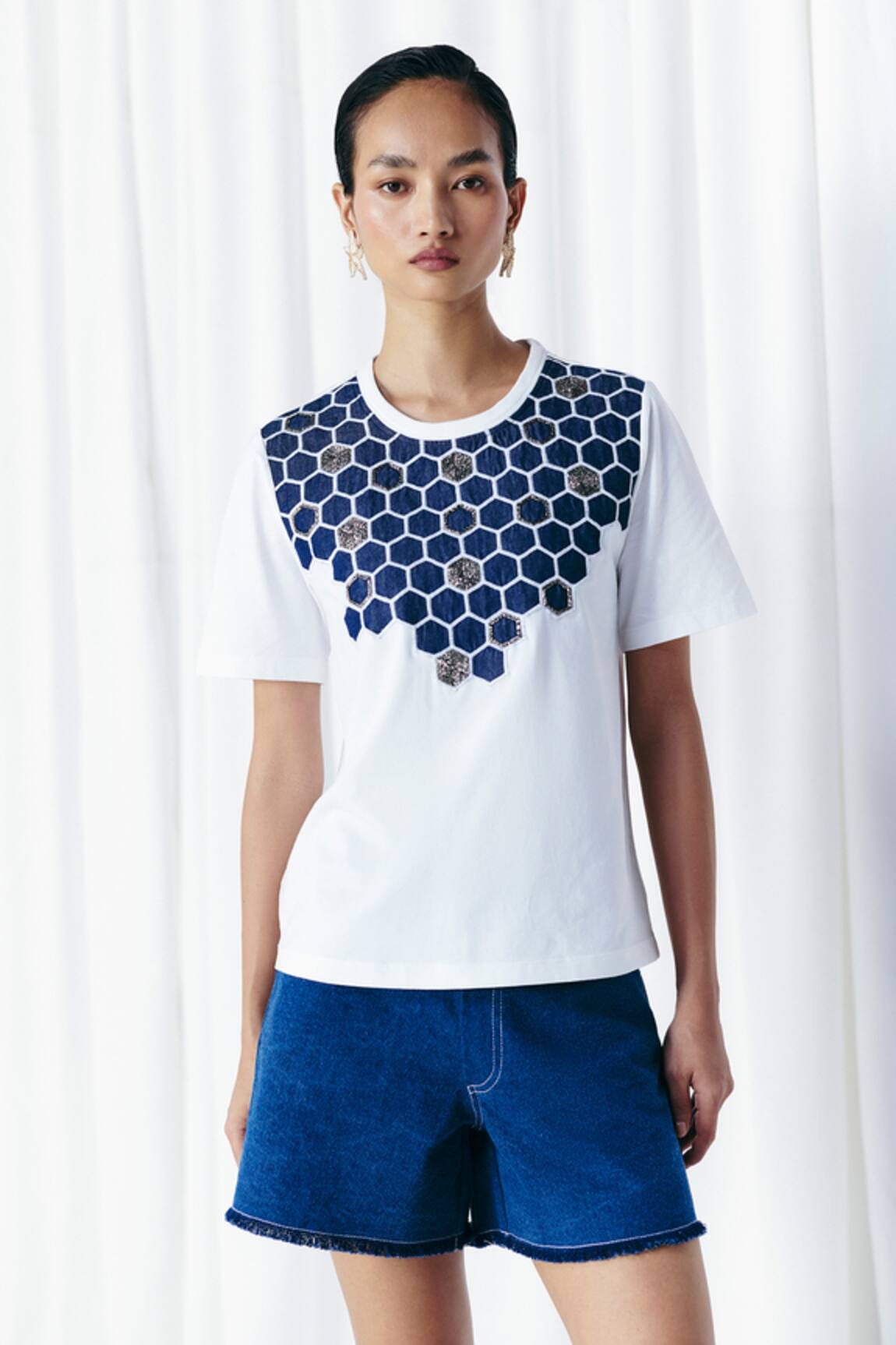 Mellowdrama Honeycomb Patch Embellished T-shirt 